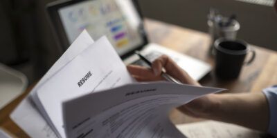 Applying for a job, filing a resume Experience, candidates stand the document with the company hr to get elected to work.