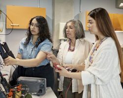 Students and instructor in electrical engineering lab