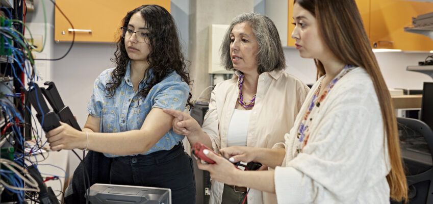 Students and instructor in electrical engineering lab