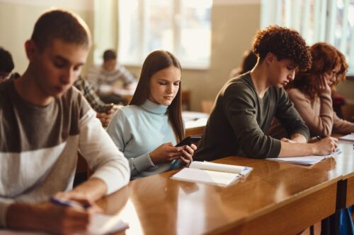 The impact of Further Education (FE) phone policies